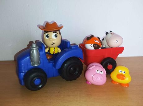 Traktor, zvieratká a farmár,