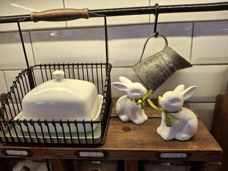 2ks biele keramicke zajaciky, 