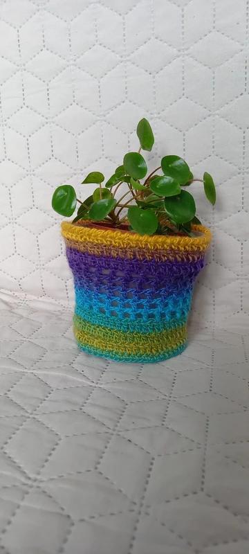 Malé háčkované návleky na kvetináče, 