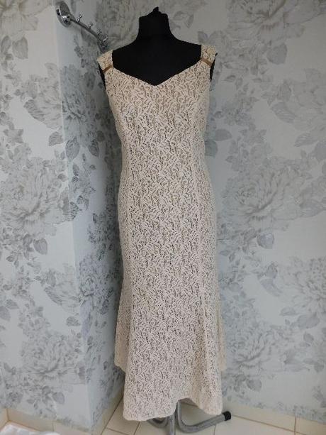 Luxusne pekne čipkovane saty, 40