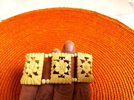 Starožitný náramok z pravej slonoviny,