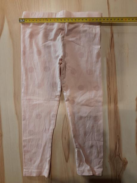 Tenké legínky s bodkami, 104