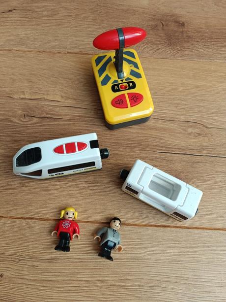 Vlacik na dialkove ovladanie playtive,