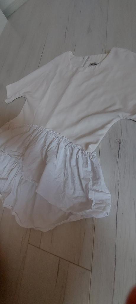 Elegantná blúzka s volánom, s