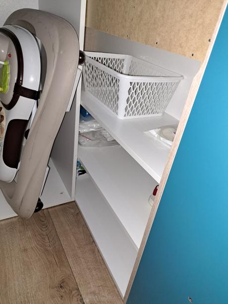 Rohová šatníková skriňa ako nová, 