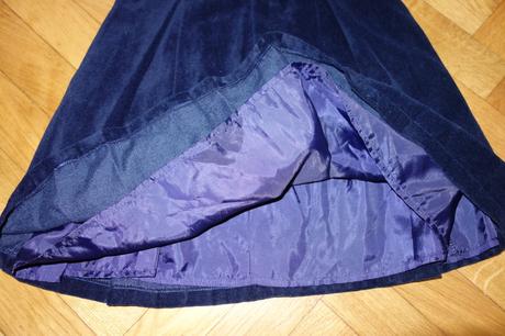 Zamatové šaty s mašľou, 110