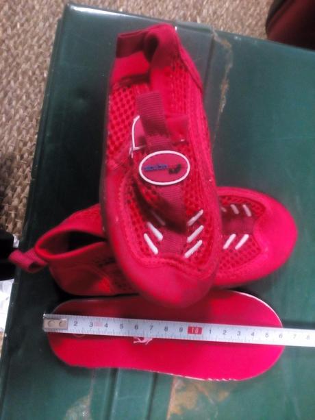 Predam plavacie topanky, <17