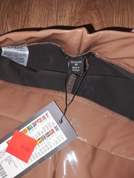 Nové latexové nohavice, m