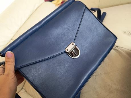 Modrá koženkovaá kabelka,