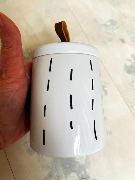 Porcelánové dózy s úchytkou, 