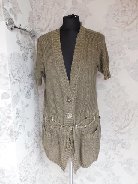 Pekny pleteny sveter, 38