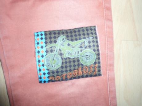 Oranzove nohavice, 140