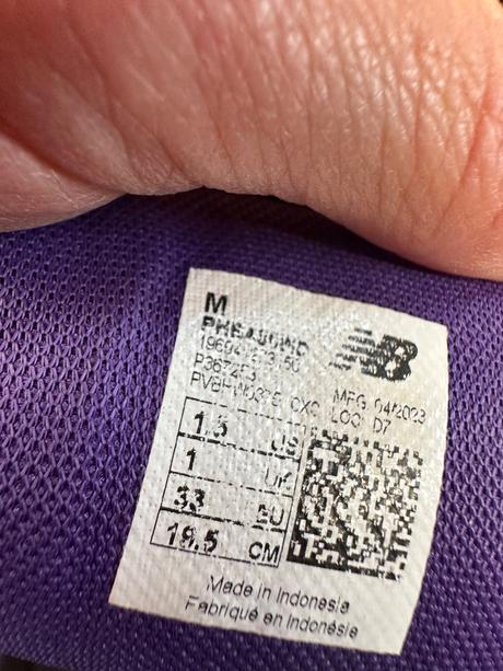 Kožené fialove tenisky, new balance,33