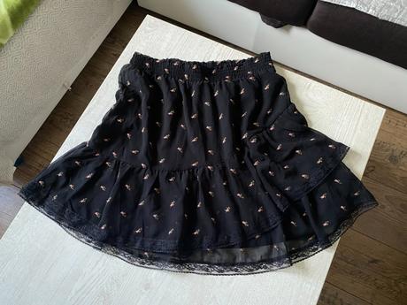 Čipkovaná sukňa s kvetmi, reserved,m