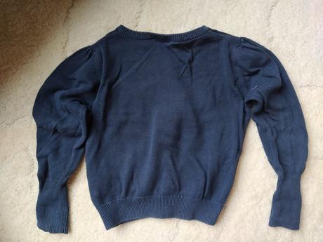 Tmavomodry svetrik, lupilu,104