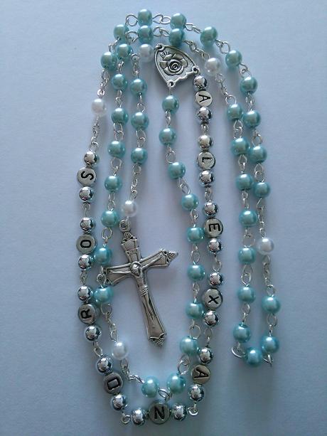 Ruženec s menom a dátumom,