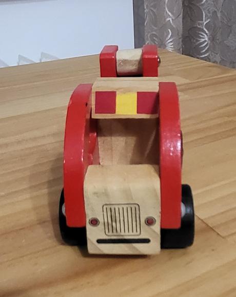 2x drevené auto - hasiči, policajti, 