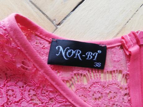 Spolocenske saty, 36