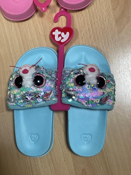 Slapky znacky ty s okatou tvarickou 26, 28