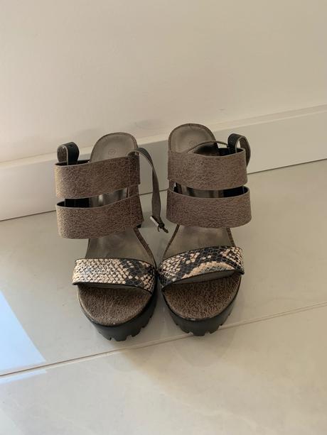 Sandalky na leto, 37