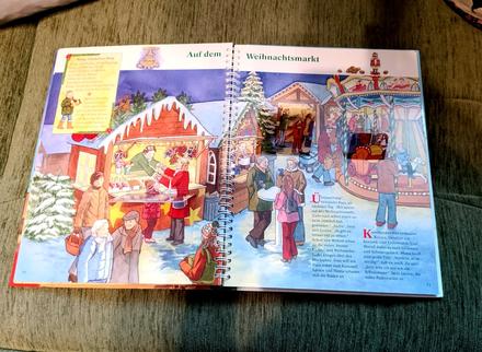 Veľká vianočná kniha s okienkami,