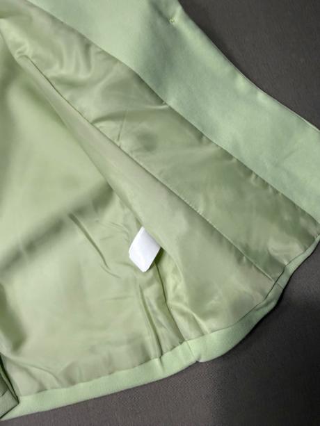 Bledozelený kostým, reserved,146