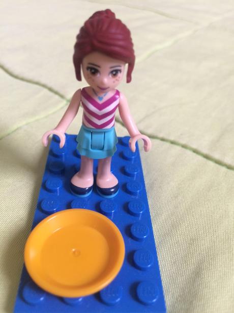 Lego friends mia s tanierom, 