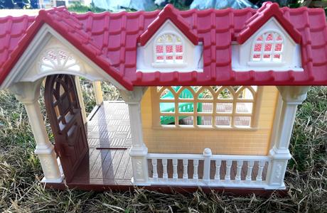 Sylvanian sweet raspberry house,