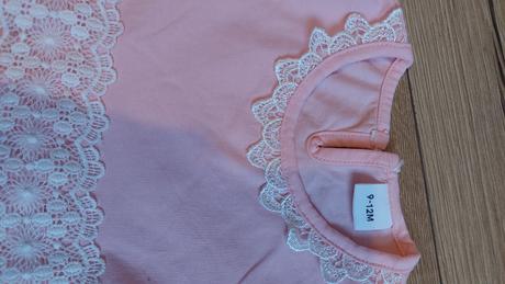 Krásne ružové šaty s madeirovou čipkou, 80