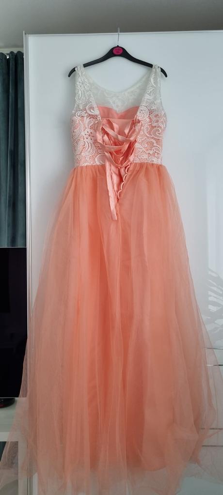 Spoločenské šaty,