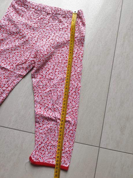 Predám dievčenské pyžamo, 