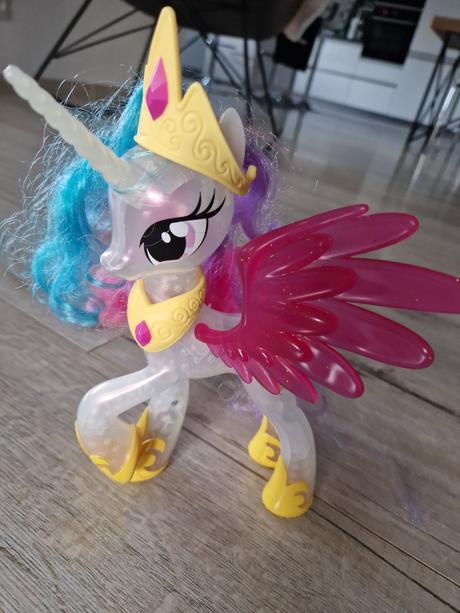 Jednorožec svietiaci, 