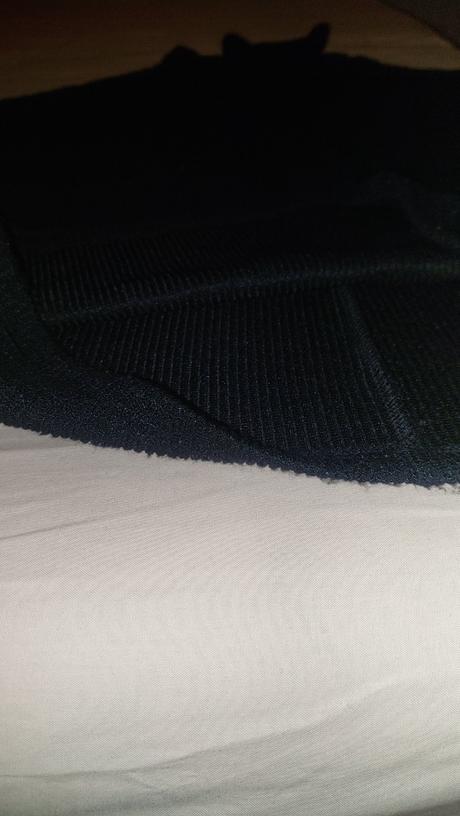 Cierne tricko s rolakom, reserved,s