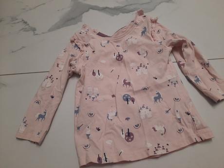 Tričko na ramenách s cvočkami, 86