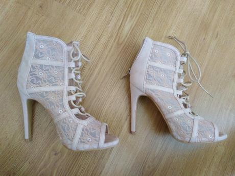 Nádherné čipkované sandálky, 36