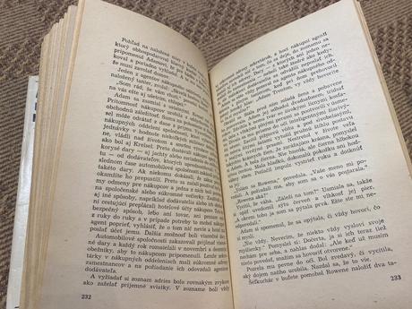 Stará retro kniha arthur hailey kolesá 1974,