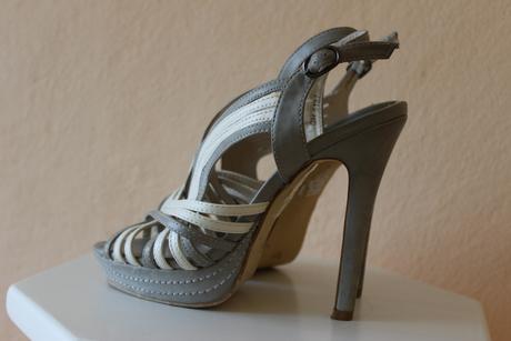 Predám šedo-biele sandále, 37