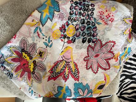 Krasne farebne pareo na plavky, satka,