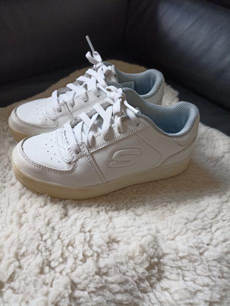Kožené tenisky, skechers,32
