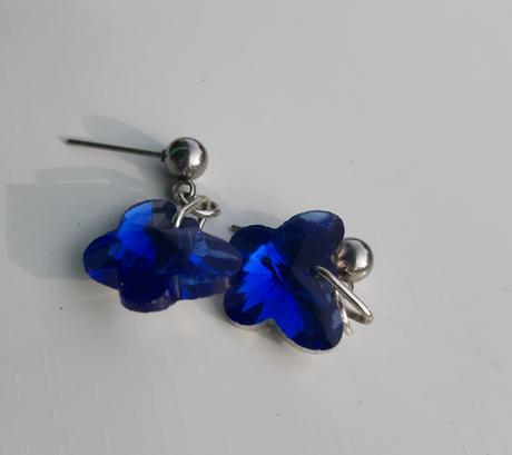 Nausnice modre motyle, 