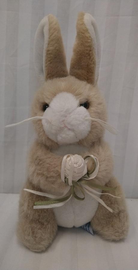 Plyšový hnedý zajačik s kvetinkou, 26 cm,