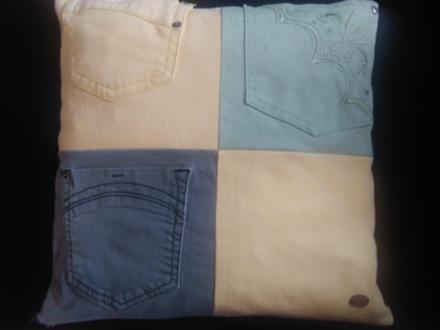 Vankúš z rifloviny s vreckami,