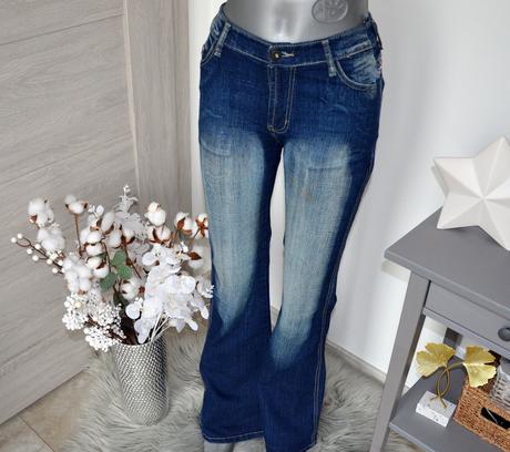 Rifle s vyšitými kvetmi na páse-s, s