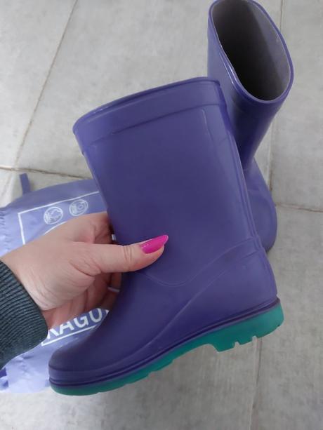 Gumáky a pršiplášť, 28