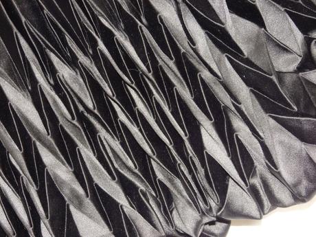 Kvalitne velmi pekne saty na slavnost, 36