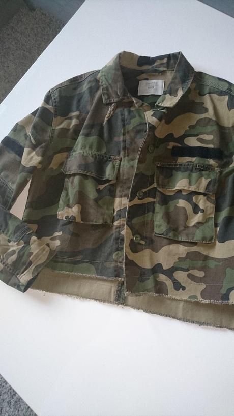 Bunda maskáčová, bershka,s
