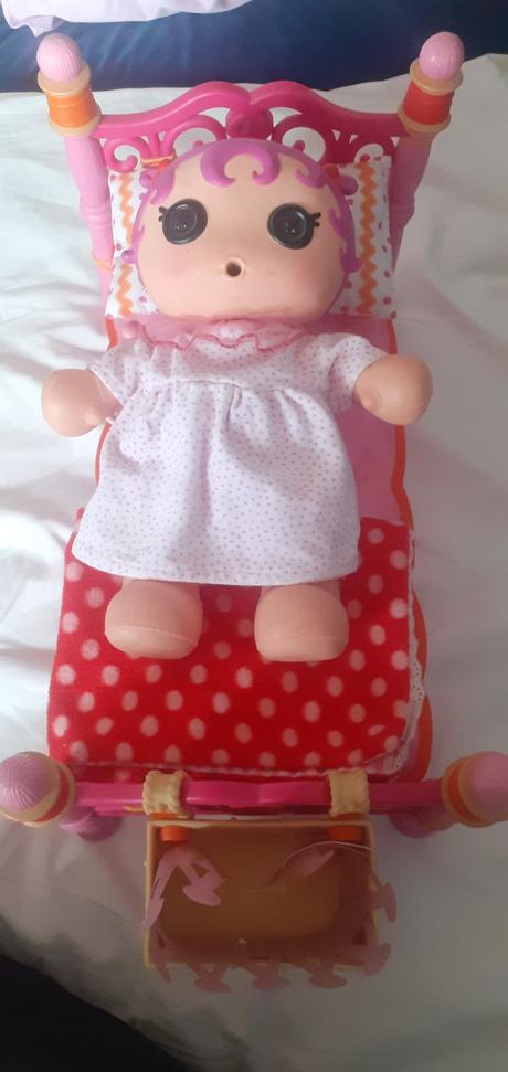 Postieľka lalaloopsy, 