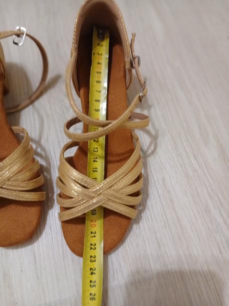 Tanečné topánky, 36