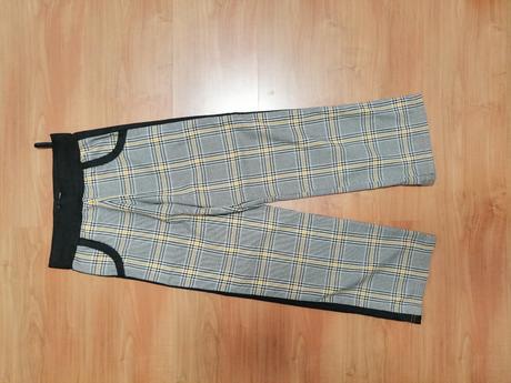 Károvane nohavice, 146