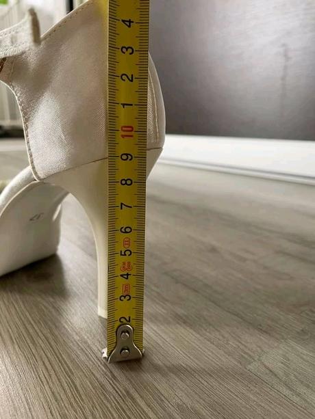 Svadobné topánky, 37